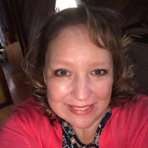 Meet your Posher, Leeann